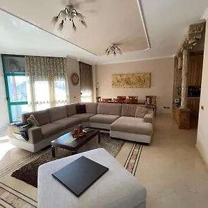 Luxury Center Apartment